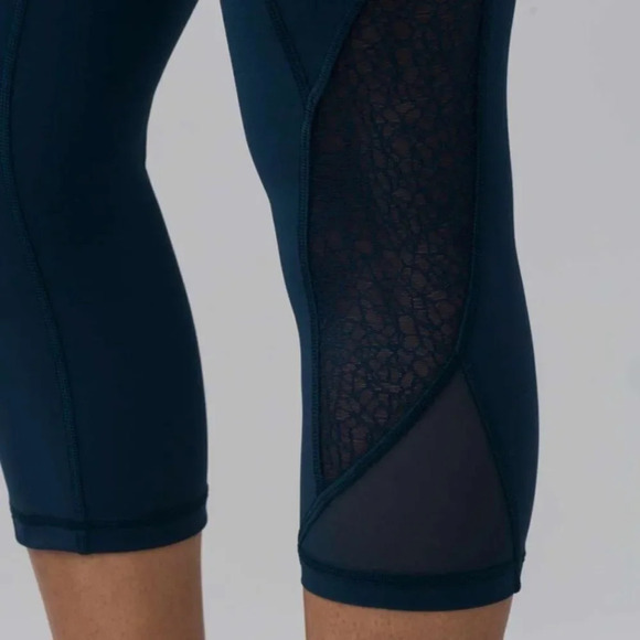 Lululemon sz 2 Twist & Train Crop 19" in Jaded great pre owned condition - Picture 9 of 14